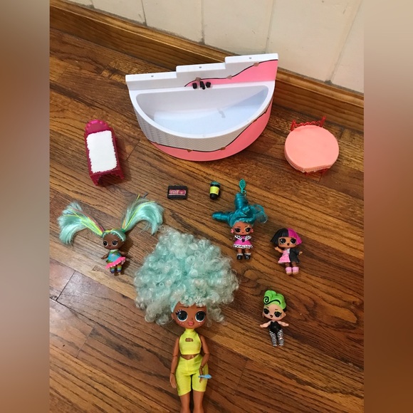 L.O.L. Surprise! LOL OMG Dolls Spa Day
Large Doll Spa Bathtub, Bed, Lounge Chair - Picture 15 of 15